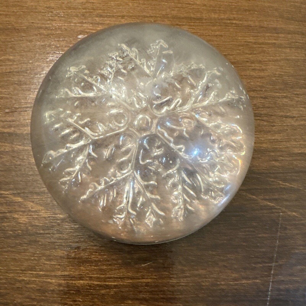 Vintage Cristal France 24% Lead Crystal Snowflake Paperweight‎ 3-1/2"